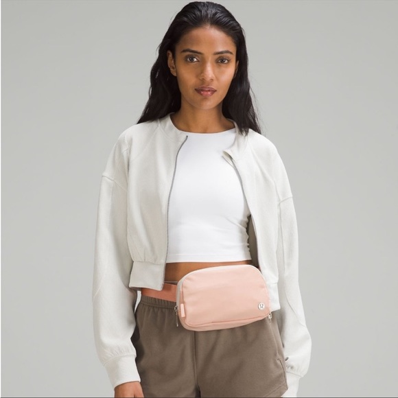 NWT Lululemon Everywhere Belt Bag 1L in Melon Sorbet - Picture 6 of 7